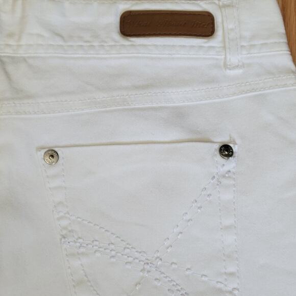 339 What About Me Capri Jeans Sz 9/10 Distresses - Picture 4 of 10